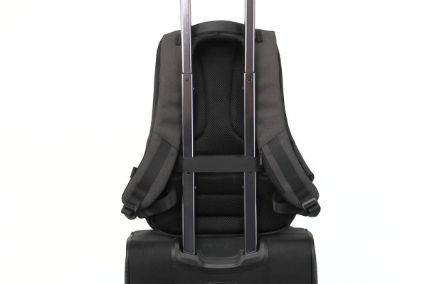 ⁦Promate Defender-16 Anti-Theft Laptop Backpack USB Charging⁩ - الصورة ⁦3⁩